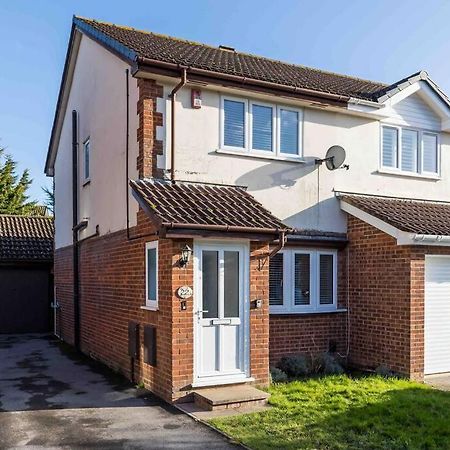 2 Bedroom House-Driveway - Bournemouth Hospital - Long Stay Discounts - Lima Apartments Ltd Экстерьер фото